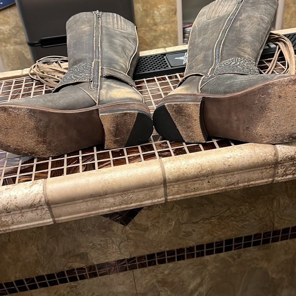 Leather Cow girl Grey  fringe boots. 🤠 - Picture 5 of 9